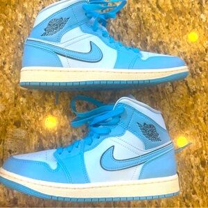 Womenns air Jordan mid SE ‘ice blue’